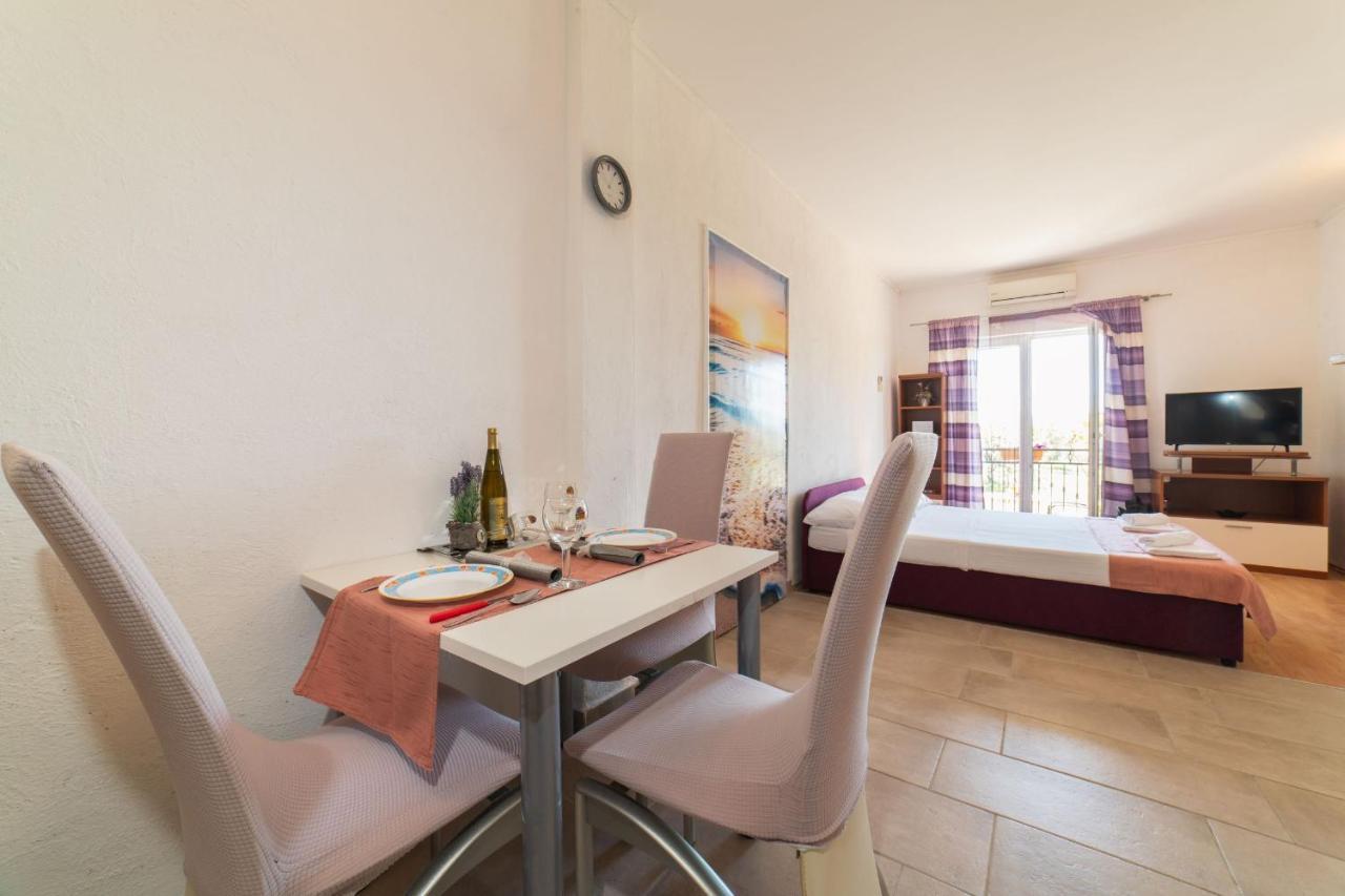 Apartment Livaja Kaštel Novi Εξωτερικό φωτογραφία
